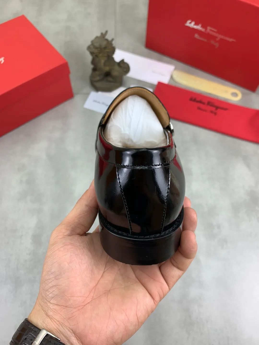 Men's Men's Shoes 💰P562💰[New Style] Water-dyed Niuli 🆘[Salvatore Ferragamo] Ferragamo's latest casual business leather shoes for men! Listed simultaneously! The fabric is made of specially imported original open-edge beaded calfskin, and the interior is made of imported water-dyed cowhide. It is absolutely luxurious and leads the fashion trend. Matching code: 38-44 (45 and 46 can be customized) Black, brown and burgundy colors available